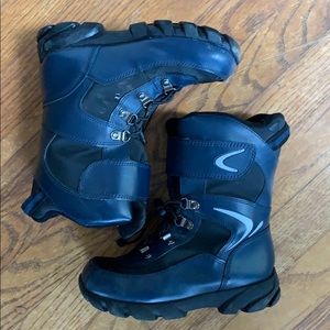 Boys size 1 blue black snow boots